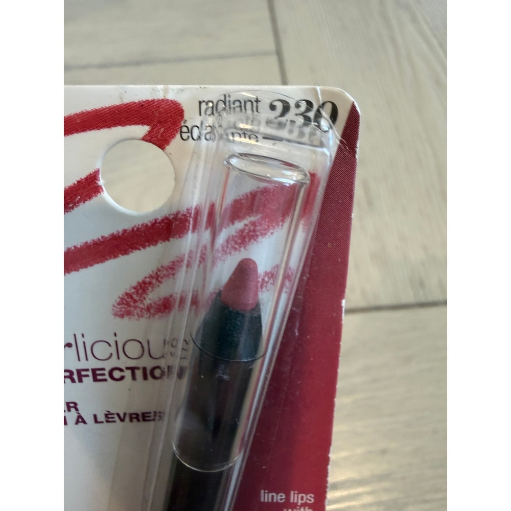 CoverGirl Colorlicious Lip Perfection Lip Liner 230 Radiant Pink 1.2g New NIP - Picture 2 of 3